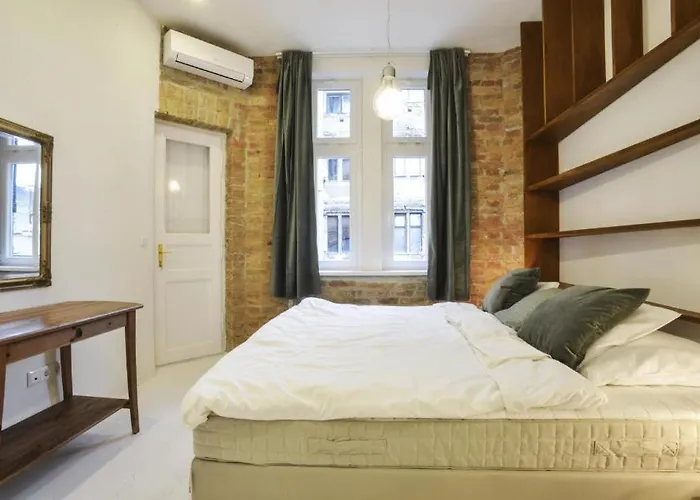 Golden Leaf Apartment
