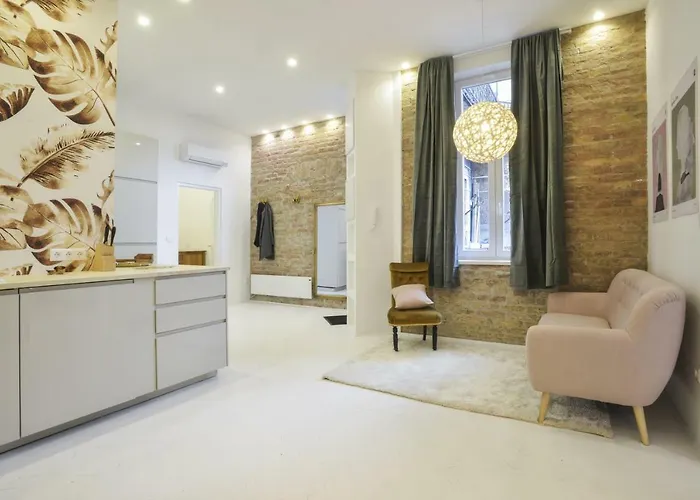 Golden Leaf Apartment